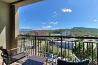 Courtyard Pigeon Forge - Dağ Manzaralı