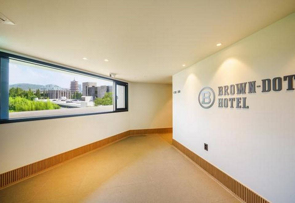 Brown Dot Bomun exterior