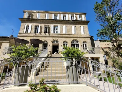 Pavillon des Millésimes, Piscine & Spa Hotels in Coutras