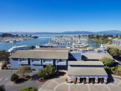 DoubleTree by Hilton Hotel Berkeley Marina