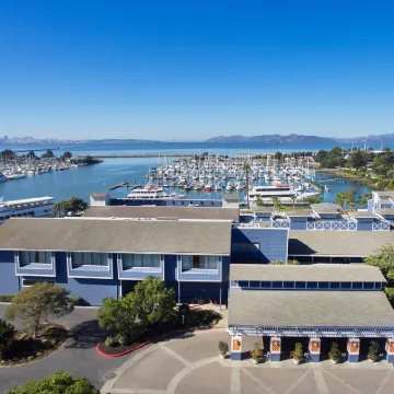 DoubleTree by Hilton Hotel Berkeley Marina Hotels near CB2