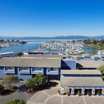 DoubleTree by Hilton Hotel Berkeley Marina