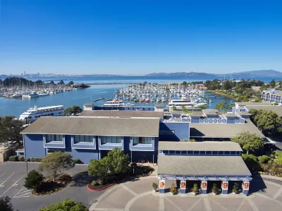 DoubleTree by Hilton Hotel Berkeley Marina Hotel in zona International House at UC Berkeley