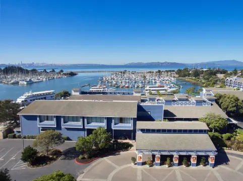 DoubleTree by Hilton Hotel Berkeley Marina