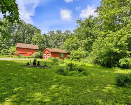 East Cavalry Red House<br>3 bedrooms 3 full baths sleeps up to 12 Hotels in Straban Township