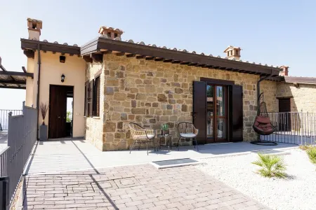 Vacation Home La Perla del Lago-All the comfort of your own home with a lake view!