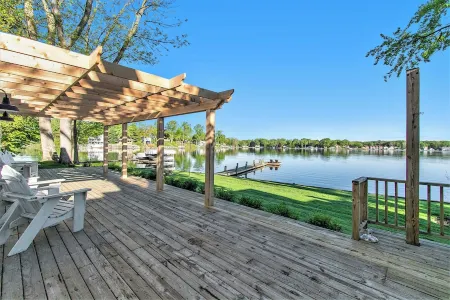 Esther House - Beautiful, Newly Renovated Lakehouse on Paw Paw Lake