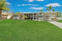 5735 - Cozy home in the heart of the Yacht Club! Hotels near Cape Coral Sports Complex