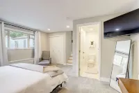 Hot Tub, Fire Pit, Ping-Pong, 3 min walk to Olde Town Arvada!