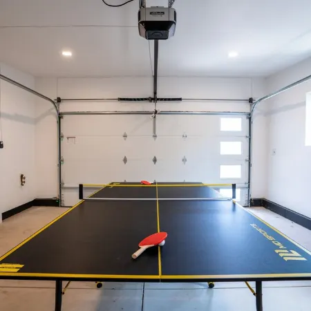 Spacious Modern Escape Near UO Campus