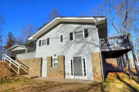 Spacious home…Hot Tub…game room…Pet Friendly..WIFI