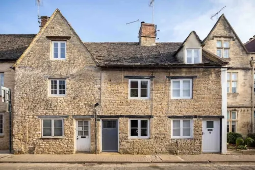 The Cottage, grade 2 listed with parking