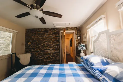Historical Manor 2 bedroom Unit - Minutes from downtown Middleburg