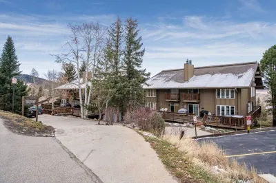 Spacious 4 BR, Close to Ski, Town, Hike, Bike.