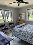 renovated cozy family cottage located in a gated family friendly community. Hotel dekat Pine Tree Campground