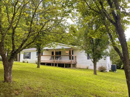 Welcome to Lake'n It Easy on Nolin! Close to Mammoth Cave, in Clarkson, KY.