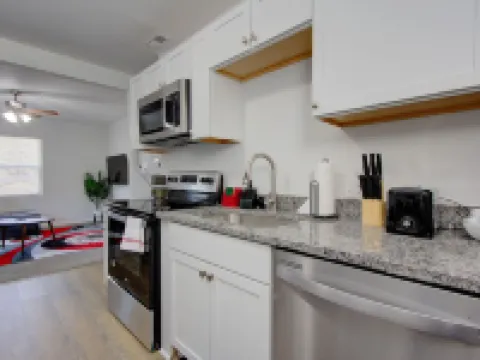 Fabulous Retreat! Centrally Located. Quiet & Cozy! Sleeps 4. Hi Sp Wifi & More. Hotel di Berkeley County