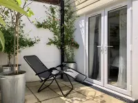 Cosy cottage, short walk to beach and restaurants