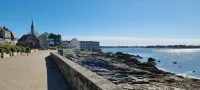 Beautiful apartment in the center of Concarneau with private parking