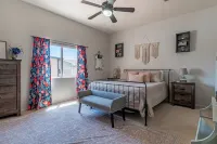 Desert Get-Away, with 2 King beds and 2 Twins!