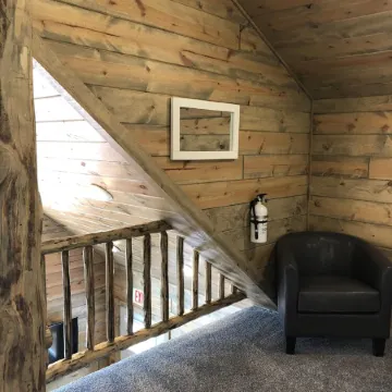 8 miles to Mount Rushmore - Sleeps 2 to 6