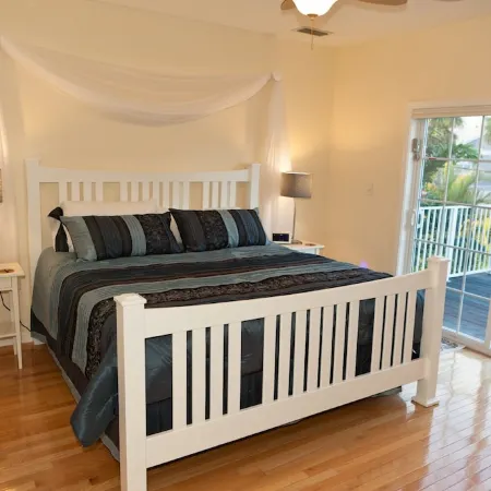 Happy Island Cottage with Heated Private Pool