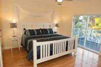 Happy Island Cottage: Heated Pool, 5-Min Walk to Beach, Pet Friendly - Badekar