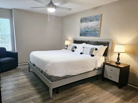 Lovely 2BR/2 BTH apt.  Few steps to theBraves Stadium Отели в г. Смирна