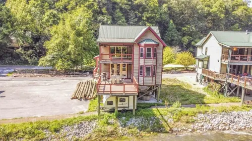 Riverfront Premium Cabin