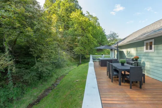 Hot Tub+Fire Pit, WiFi, Close to Avl+Burnsville! Perfect Location! Easy Access!