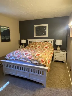 Cozy retreat near downtown, amphitheater, short walk to Deschutes river, has AC!