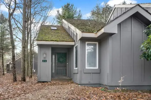 Modern loft w/ pond view near lakes, golf & more!