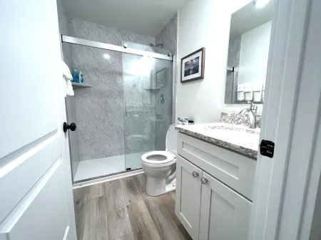 @MARGARITAVILLA@ Downtown Lake Geneva Отели рядом с достопримечательностью «Galena Garlic Company»