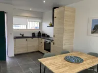 A 5-minute walk from the port! Apartment with garden Hotels in Carqueiranne