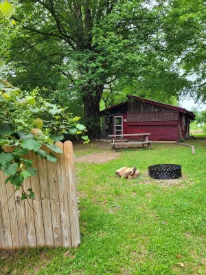 "Coop-Ahhh Cabana "Glammock" campsite near Dupont State Forest! Hotels in Crab Creek