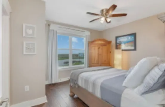 Top Floor Condo with Gulf and Bay Views, Gorgeous Sunsets, Walk to Beach!