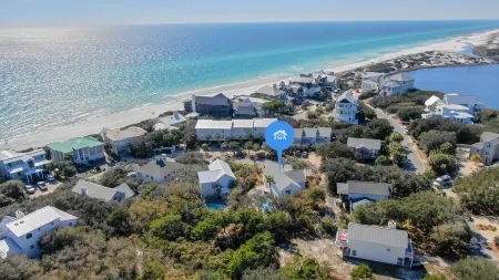 Uncrowded 30A Beach! Hot Tub, Heated Pool + Outdoor TV, Bikes, by Alys +Rosemary