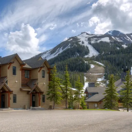 Ski in/out =more ski time ~Private HotTub ~Amazing Views ~at SaddleRidge A2