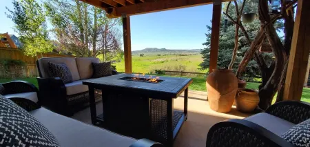 Newly renovated private downstairs cottage