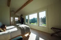 Casita: Near Wineries & Keuka Lake: 100"