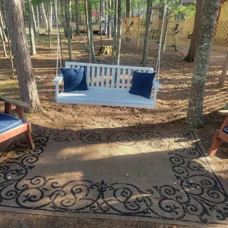 Four season fun, classic LAKEFRONT cabin for families!