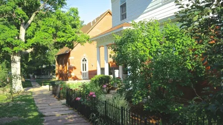 Luxury Homebase in Downtown Boulder Отели рядом с достопримечательностью «Gateway Park Fun Center»