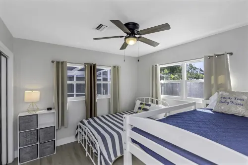 Family Friendly 4BR Home, Enclosed Pool, Minutes 2 Beach!