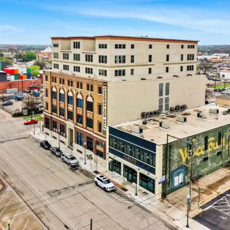 The Crossing at 202- Downtown Waco/ Steps to Silos