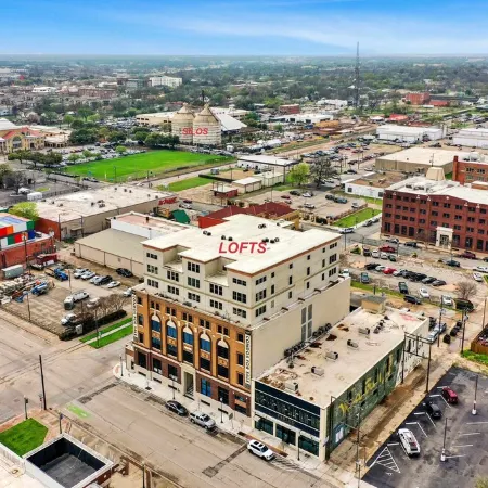 The Crossing at 202- Downtown Waco/ Steps to Silos