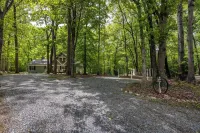 Charming 2-bedroom cottage in lovely Madison with WiFi, AC