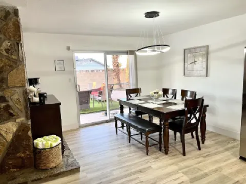 HEATED Pool, Spacious home 7 MIN to airport* Hotels near Ethel M Chocolates