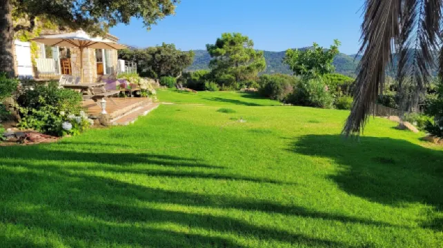 Exclusive granite villa DIRECTLY on the beach, sea and mountain panorama, pool