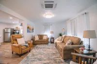 Grandma’s Place - Steps from Downtown Sugarcreek Hotels in Sugarcreek