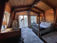 This mountain cabin is perfect for appreciating music and nature.